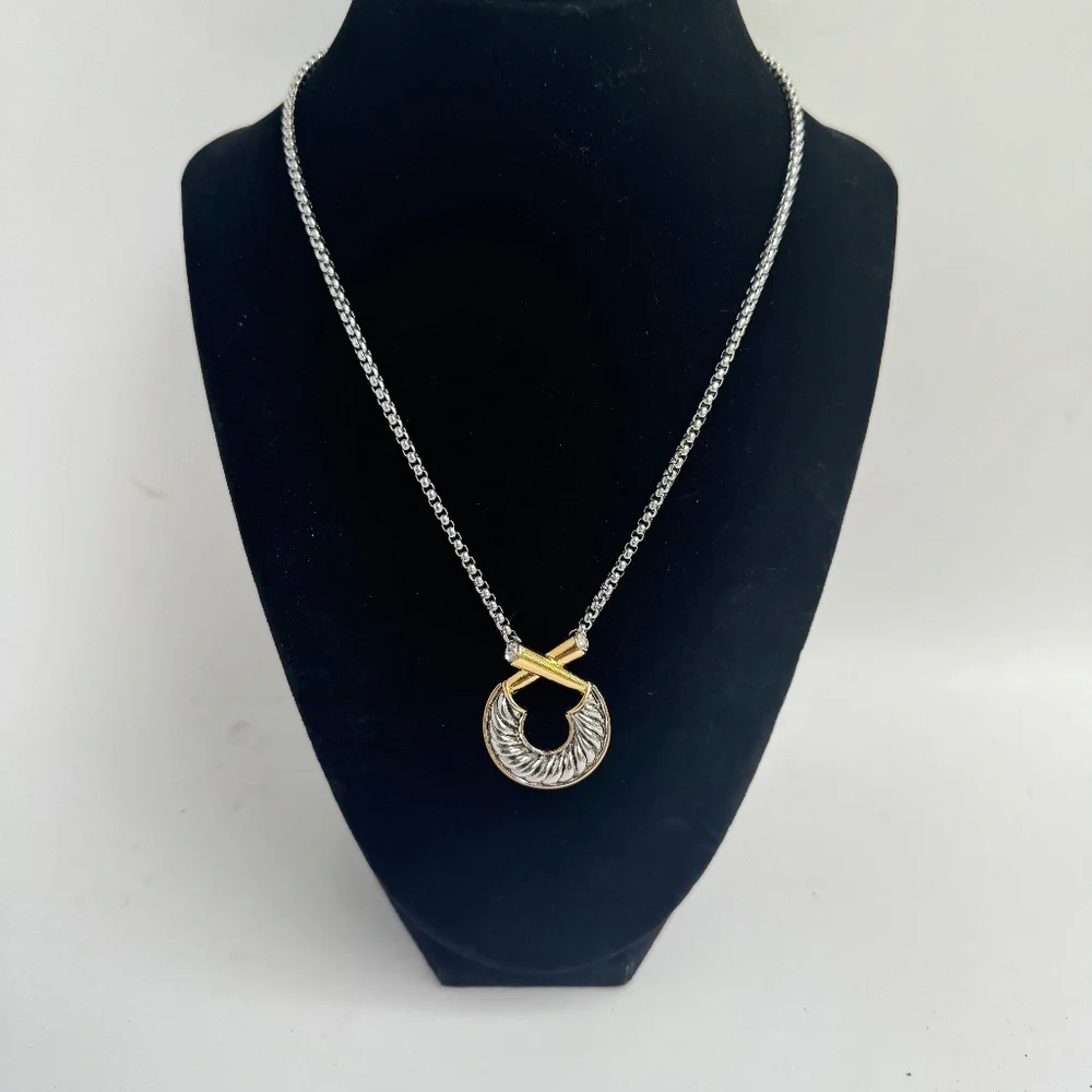 DENKAYS.CALI HORSE SHOE  STATEMENT NECKLACE